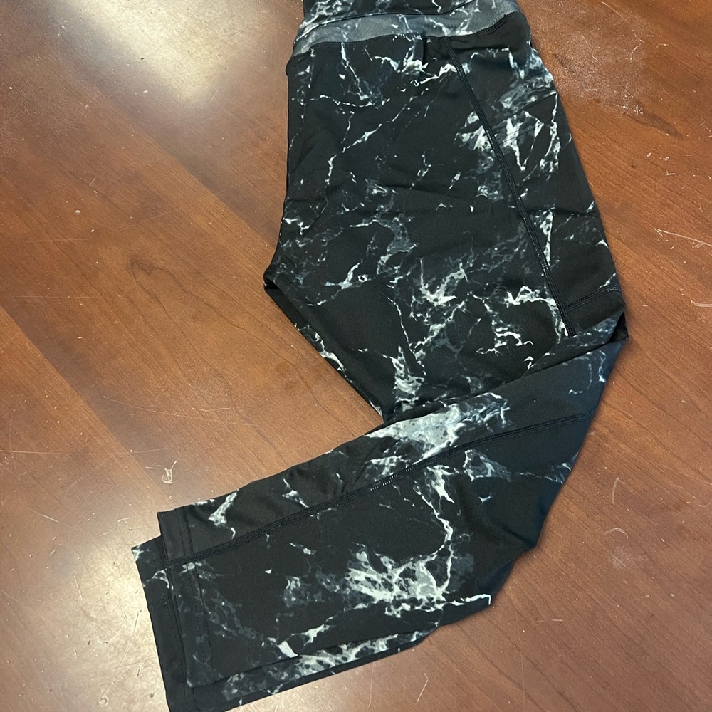 NWT Zoe + Phoebe Black and White Patterned Leggings size 1X side pockets